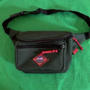 Green Waist Bag with Red Accents used very good condition
